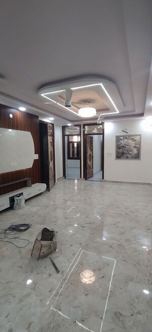 Room in 3 BHK Builder Floor at Vipin Garden – for Sale