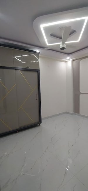 Room in 3 BHK Builder Floor at Vipin Garden – for Sale