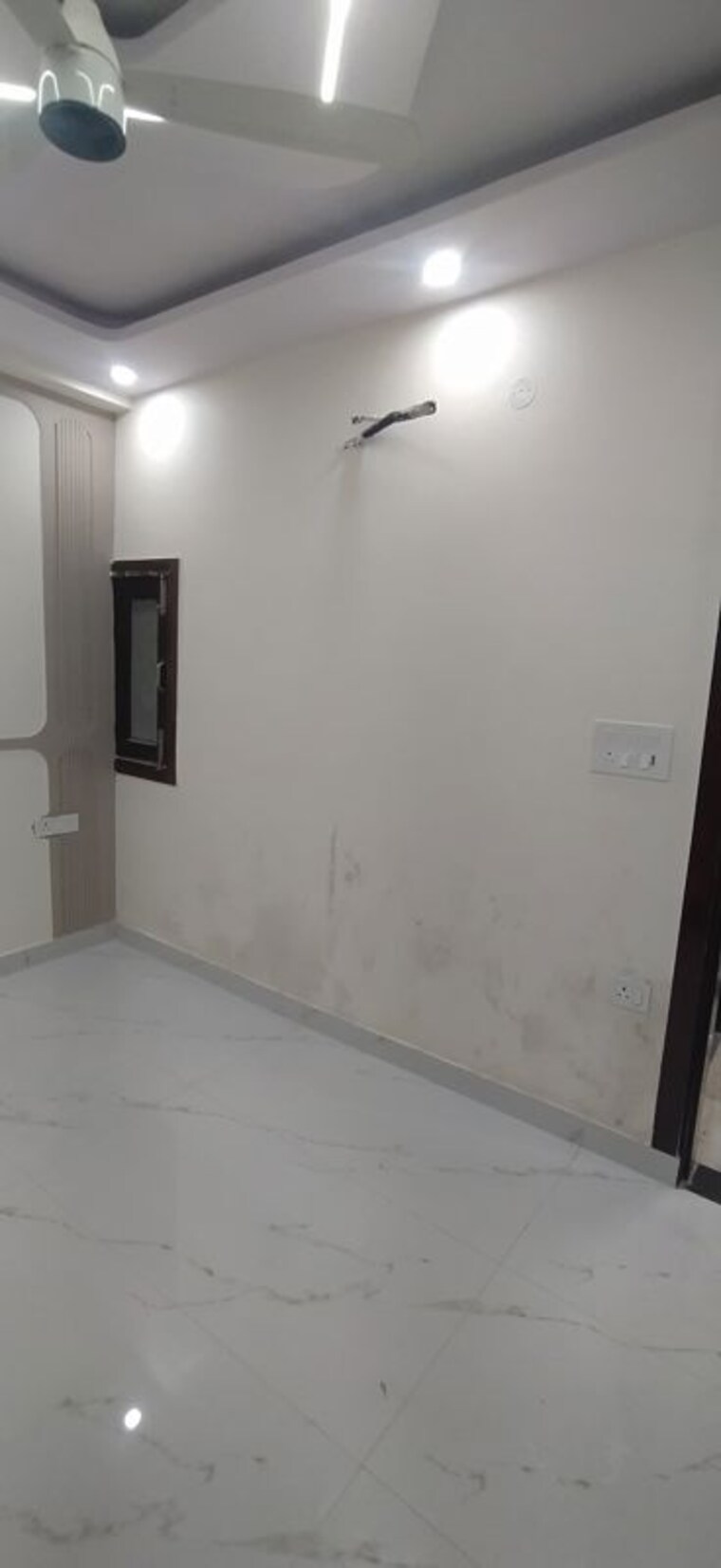Room, vipin garden 3 Bedroom 100 Sq.Yd. Builder Floor In Vipin Garden Delhi 9947919