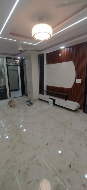 Room in 3 BHK Builder Floor at Vipin Garden – for Sale