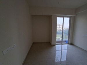 Room in 2 BHK Apartment at Indiabulls One Indiabulls, Pokhran Road No Two – for Rent