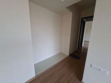 Room in 2 BHK Apartment at Indiabulls One Indiabulls, Pokhran Road No Two – for Rent