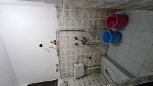 Bathroom in 1 BHK Apartment at Dilshad Colony – for Rent