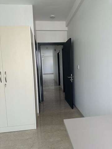 Room in 3 BHK Apartment at Oberoi Realty Exquisite, Goregaon East – for Rent