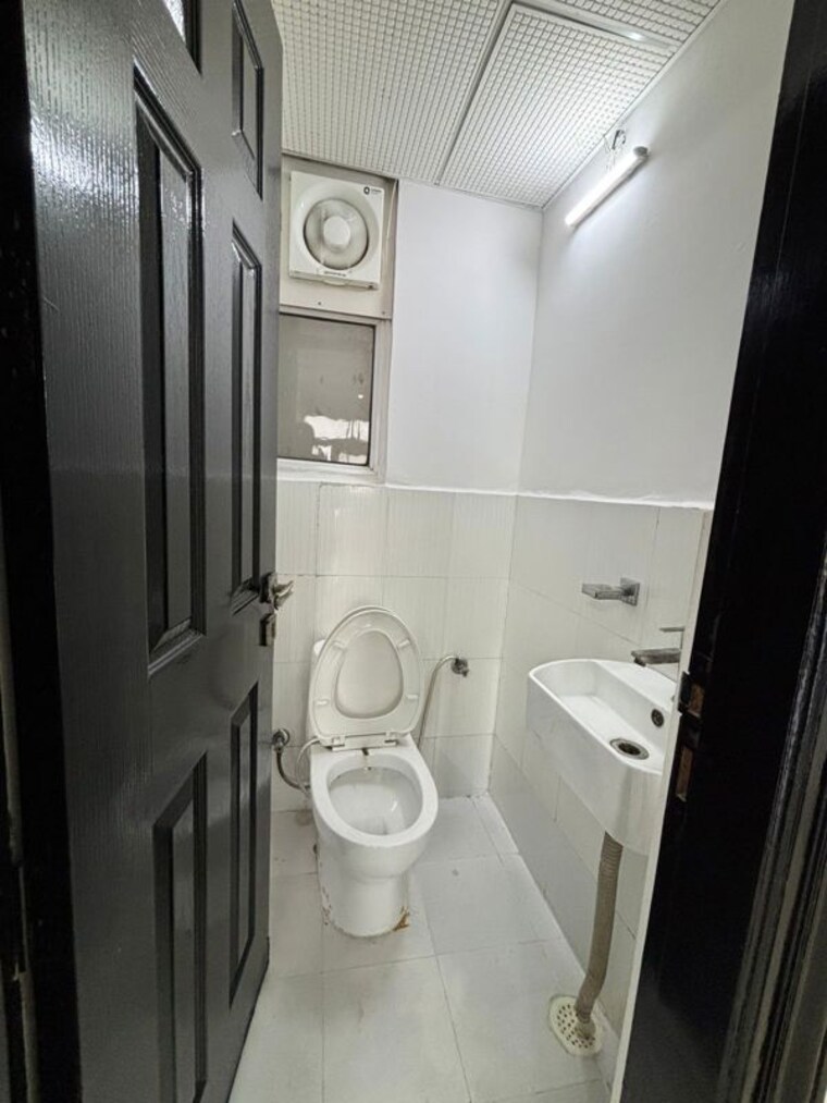 Bathroom, divyansh-pratham 3 Bedroom 961 Sq.Ft. Apartment In Ahinsa Khand 2 Ghaziabad 9947959