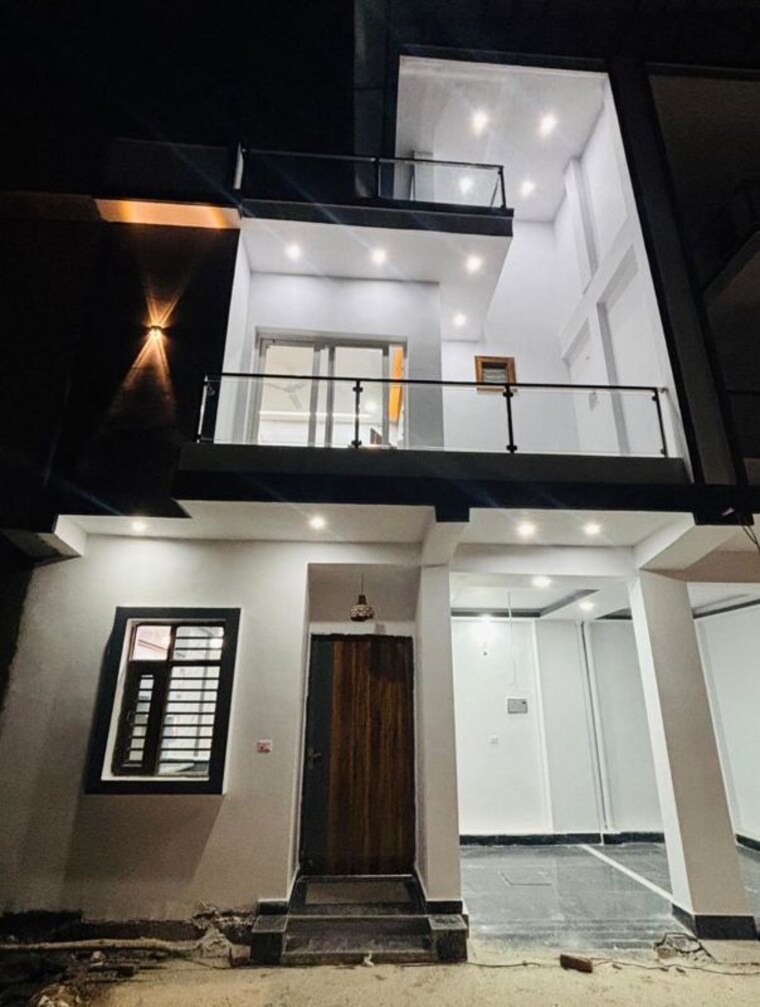 Kitchen, pitampura 3 Bedroom 3000 Sq.Ft. Builder Floor In Pitampura Delhi 9947960