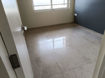 Room in 2 BHK Apartment at Lodha Fiorenza, Goregaon East – for Rent