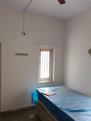 Room in 2 BHK Apartment at Paldi – for Rent