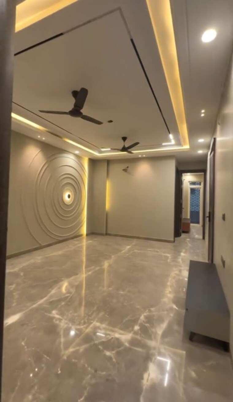 Bathroom, paschim vihar 3 Bedroom 150 Sq.Yd. Builder Floor In Paschim Vihar Delhi 9938978