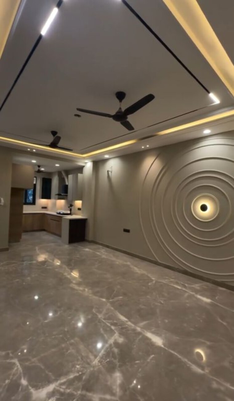  Parking, paschim vihar 3 Bedroom 150 Sq.Yd. Builder Floor In Paschim Vihar Delhi 9938978