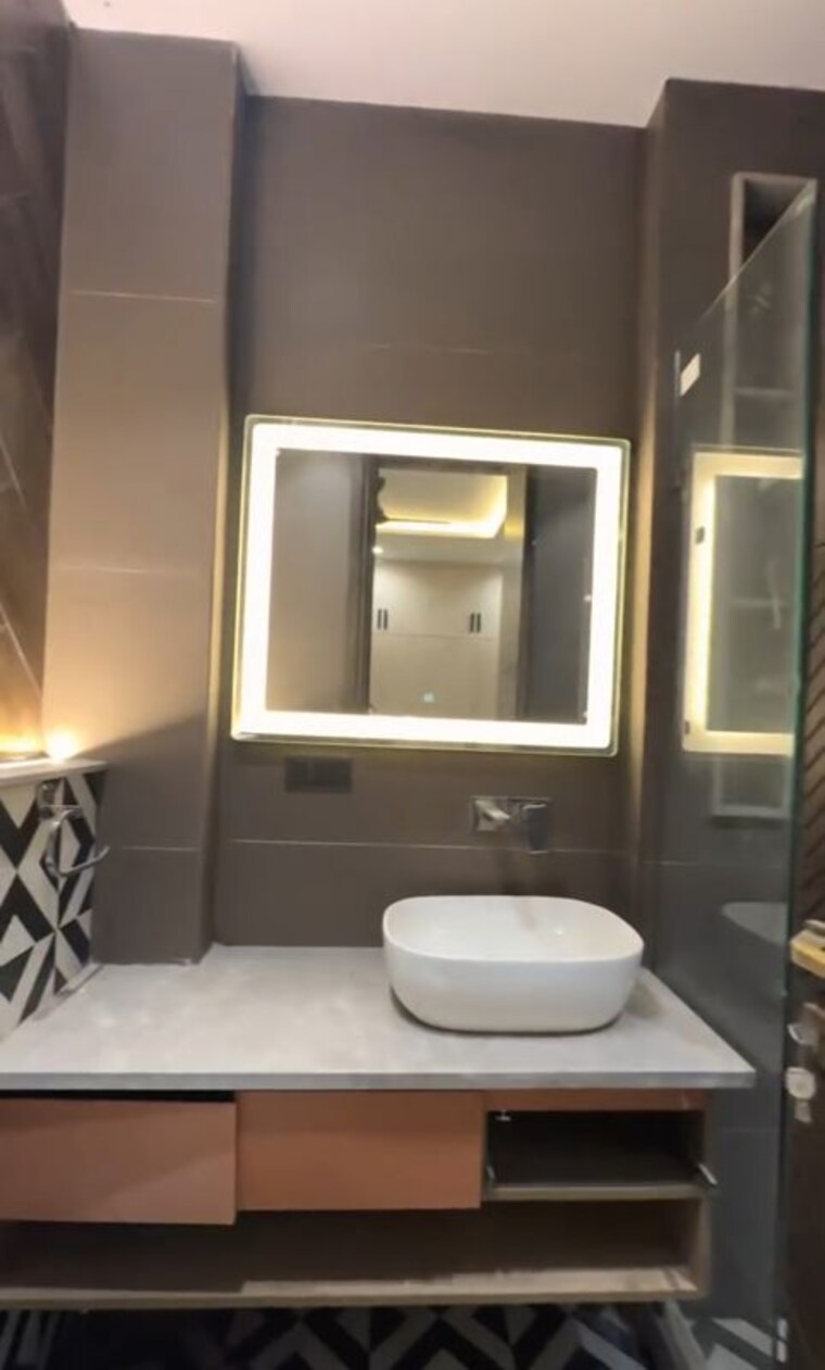 Bathroom, paschim vihar 3 Bedroom 150 Sq.Yd. Builder Floor In Paschim Vihar Delhi 9938978