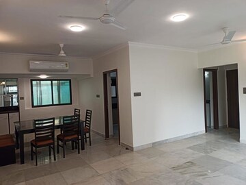 Room in 4 BHK Apartment at Prabhadevi CHS, Prabhadevi – for Sale