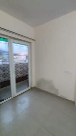 Room in 2.5 BHK Builder Floor at Wave Prime Floors, Wave City – for Rent