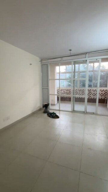 Room in 2.5 BHK Builder Floor at Wave Prime Floors, Wave City – for Rent