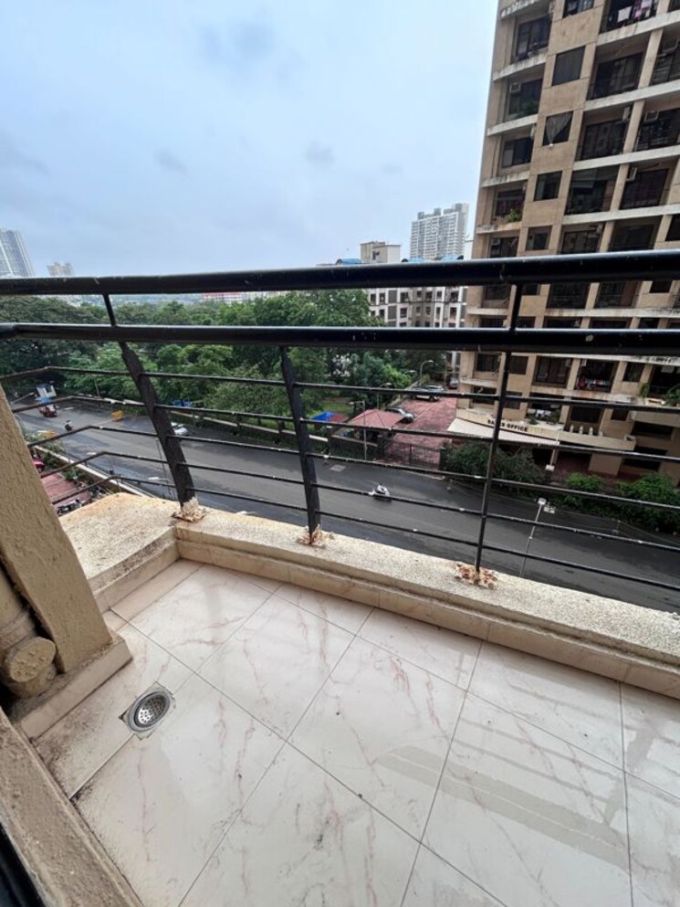 Balcony, k-raheja-heights 2 Bedroom 1200 Sq.Ft. Apartment In Malad East Mumbai 9948040