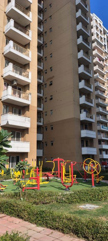 3 BHK + Servant Room Apartment For Sale in Emaar Palm Gardens