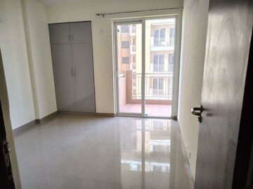Room in 3 BHK Apartment at Ansal Highland Park, Tikampur 54 – for Rent