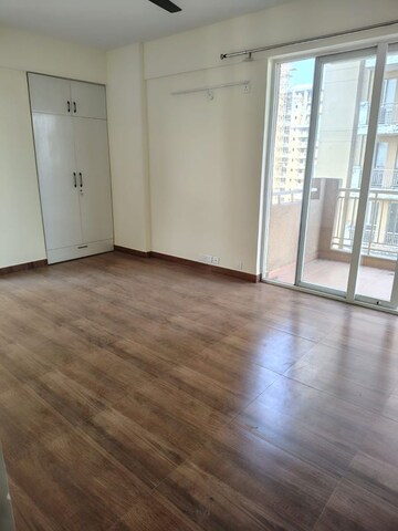 Room in 3 BHK Apartment at Ansal Highland Park, Tikampur 54 – for Rent