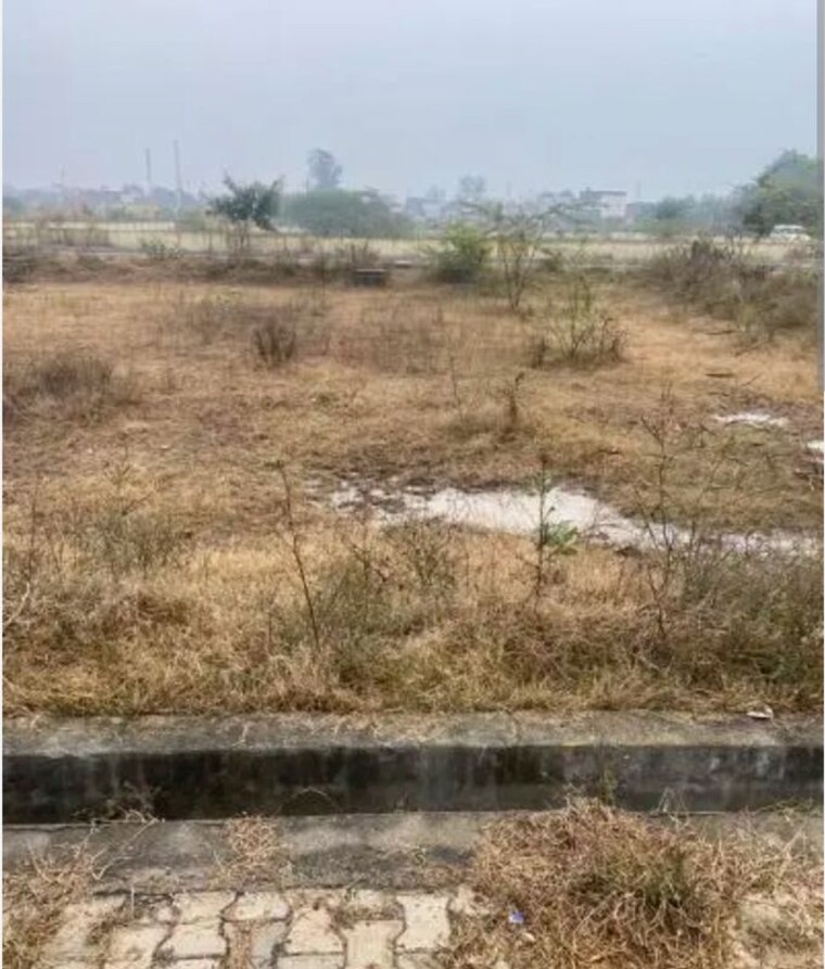 undefined, sector 77  650 Sq.Yd. Plot In Sector 77 Faridabad 9948105