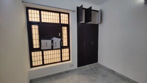 Room in 2 BHK Builder Floor at Green Fields Colony – for Rent