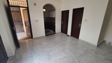 Room in 2 BHK Builder Floor at Green Fields Colony – for Rent