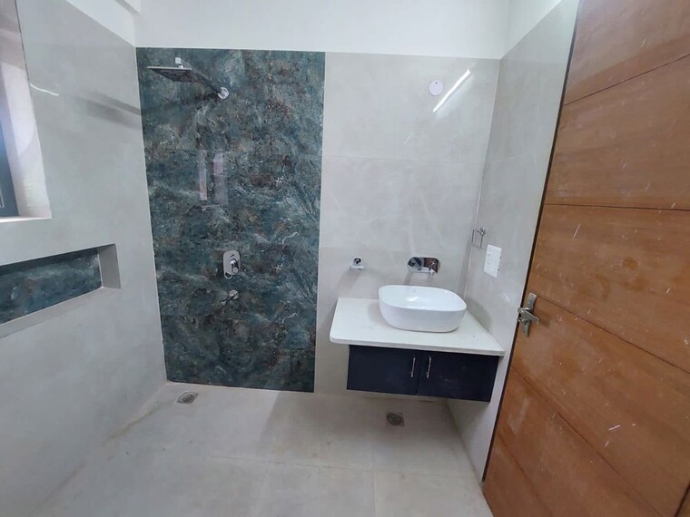Bathroom, sector swarn nagri 2 Bedroom 250 Sq.Mt. Builder Floor In Sector Swarn Nagri Greater Noida 9948165