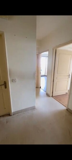 Room in 3 BHK Apartment at DLF The Skycourt, Sector 86 – for Sale