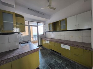 Kitchen in 3.5 BHK Apartment at Unitech Uniworld Gardens, Sector 47 – for Rent