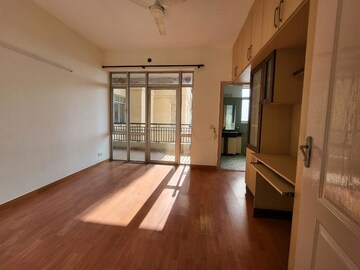 Room in 3.5 BHK Apartment at Unitech Uniworld Gardens, Sector 47 – for Rent