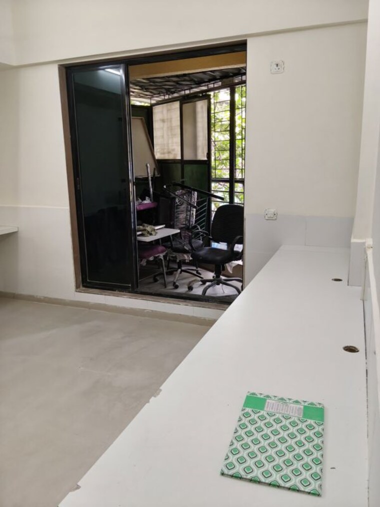 Room, js-bal-ganesh-tower Commercial Office Space 500 Sq.Ft. In Naupada Thane 9948172