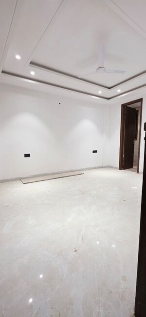 Room in 3 BHK Builder Floor at Saket – for Rent