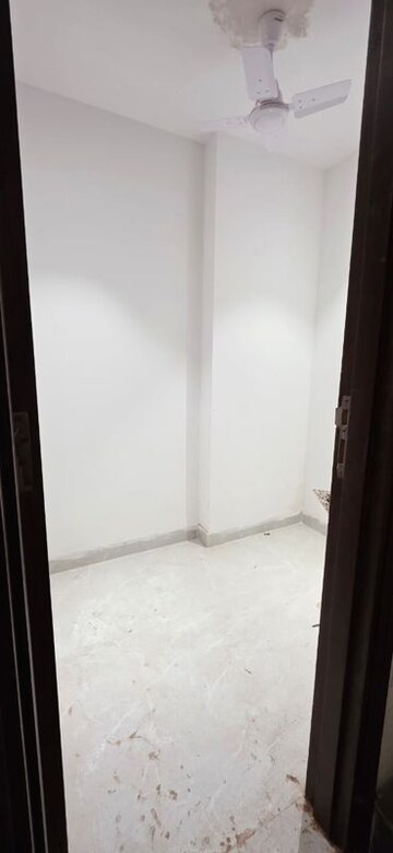 Room in 3 BHK Builder Floor at Saket – for Rent