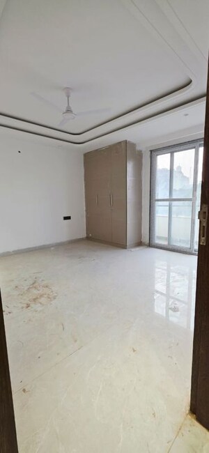 Room in 3 BHK Builder Floor at Saket – for Rent