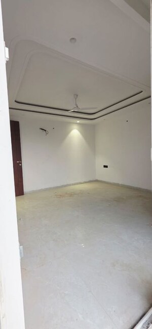 Room in 3 BHK Builder Floor at Saket – for Rent