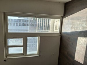 Room in 2.5 BHK Apartment at Urban Axis Urban Woods, Sushant Golf City – for Rent