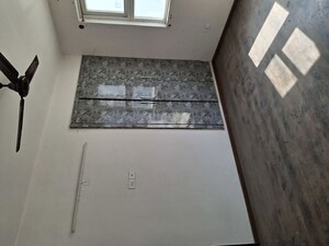 Room in 2.5 BHK Apartment at Urban Axis Urban Woods, Sushant Golf City – for Rent