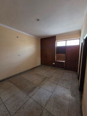 Room in 2 BHK Independent House at Sector 4 – for Rent