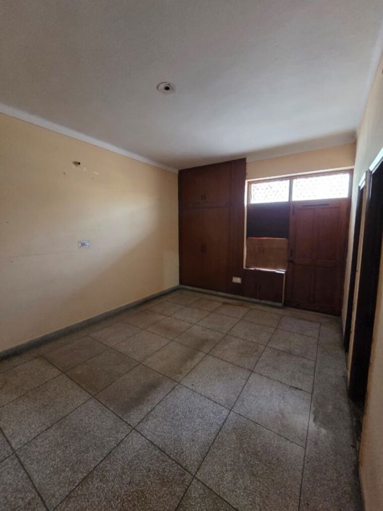 Room, sector 4 2 Bedroom 180 Sq.Yd. Independent House In Sector 4 Gurgaon 9948203