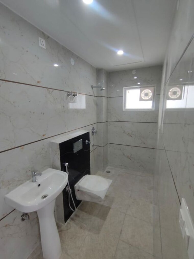 Bathroom, aman vihar 3 Bedroom 1800 Sq.Ft. Builder Floor In Aman Vihar Dehradun 9948279