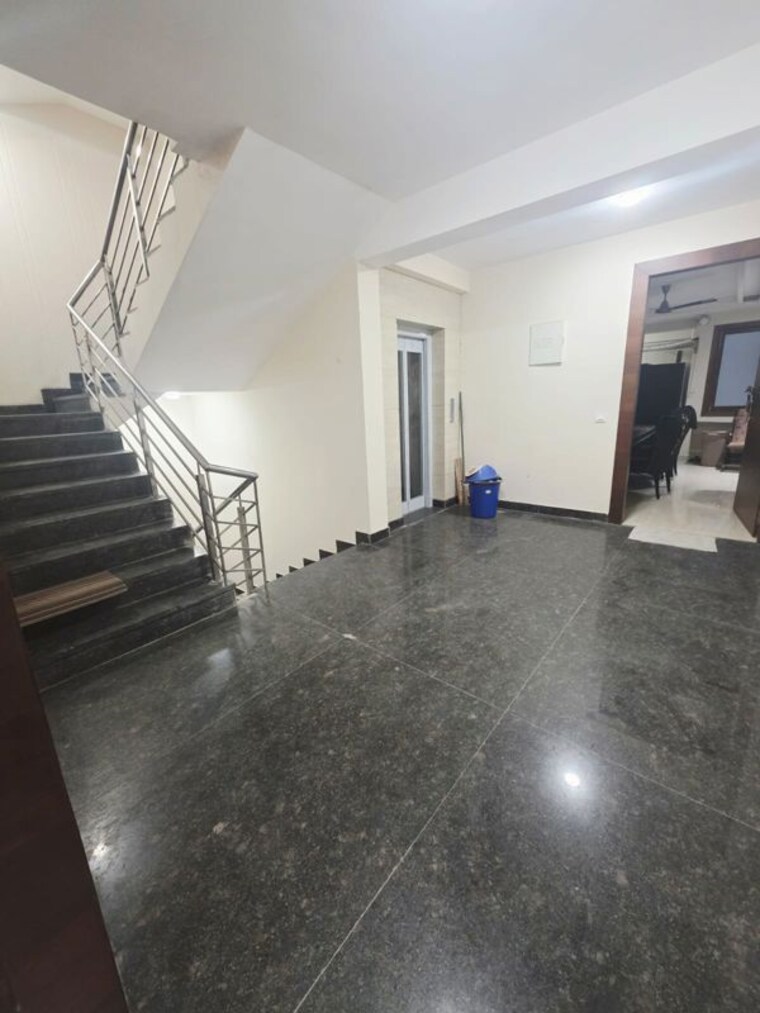 Room, saket 3 Bedroom 1900 Sq.Ft. Builder Floor In Saket Delhi 9948285