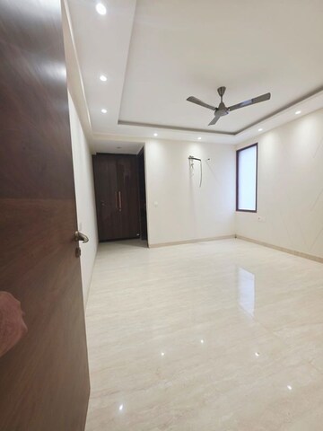 Room in 3 BHK Builder Floor at Saket – for Sale