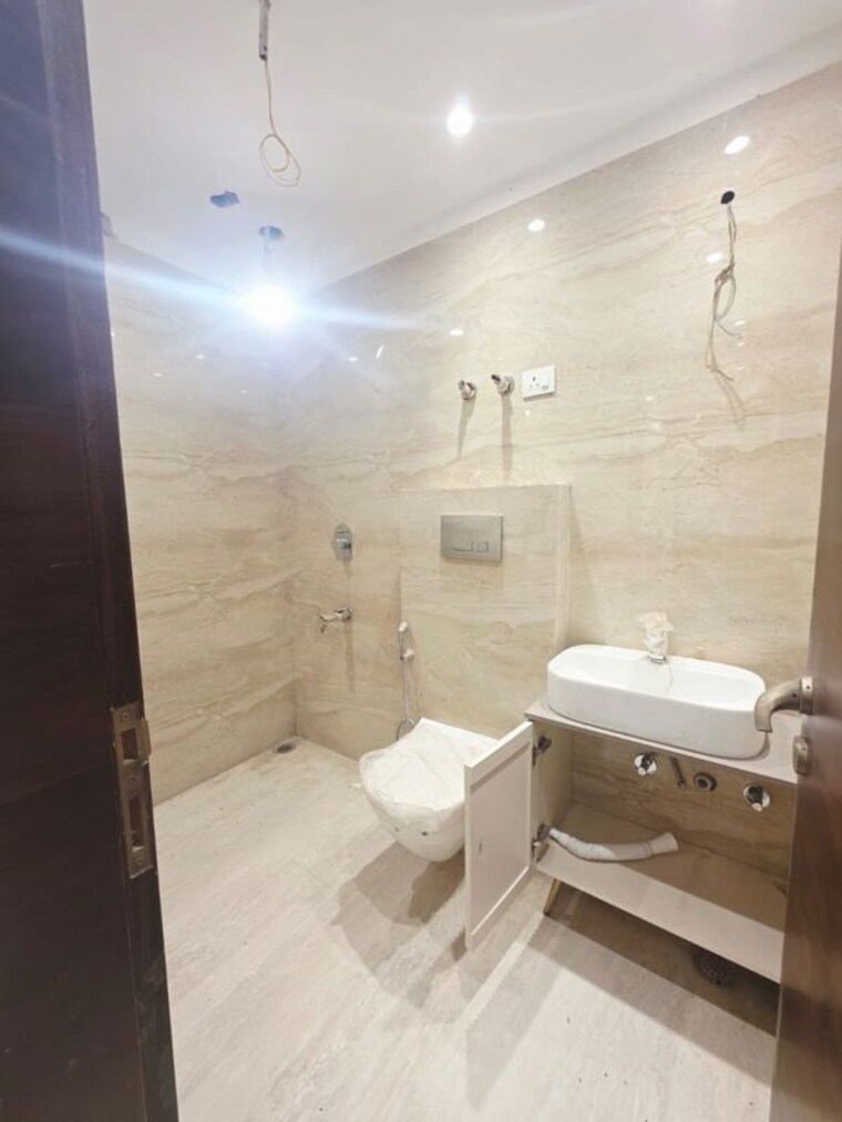 Bathroom, saket 3 Bedroom 1900 Sq.Ft. Builder Floor In Saket Delhi 9948285
