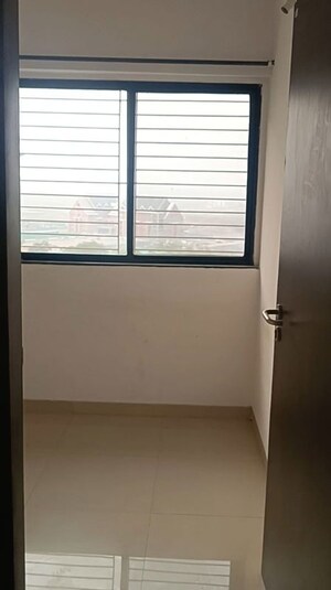 Room in 1.5 BHK Apartment at Pride World City Long Island, Charholi Budruk – for Rent