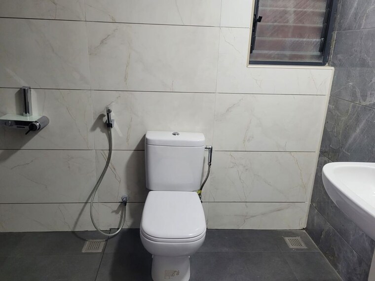 Bathroom, kumar-palmspring-towers 2 Bedroom 1096 Sq.Ft. Apartment In Undri Pune 9948217