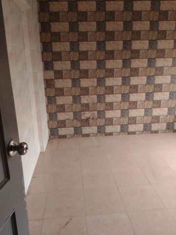 Room in 2 BHK Builder Floor at Sector 52 – for Rent
