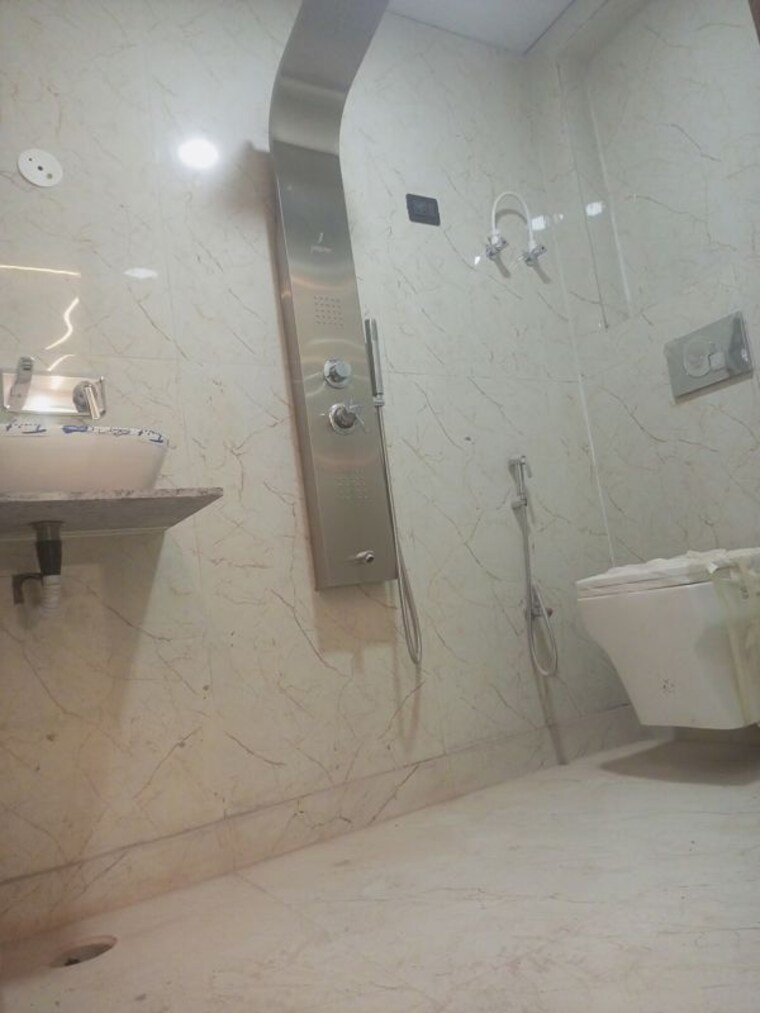 Bathroom, sector 73 3 Bedroom 1350 Sq.Ft. Builder Floor In Sector 73 Noida 9948656