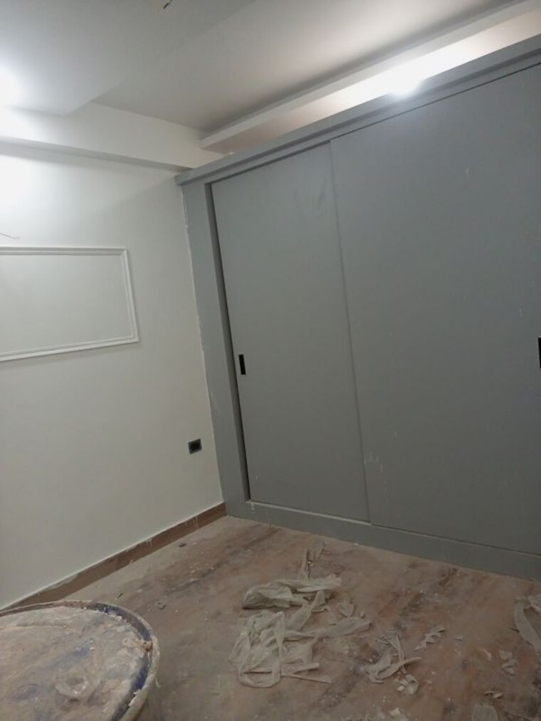Room, sector 73 3 Bedroom 1350 Sq.Ft. Builder Floor In Sector 73 Noida 9948656