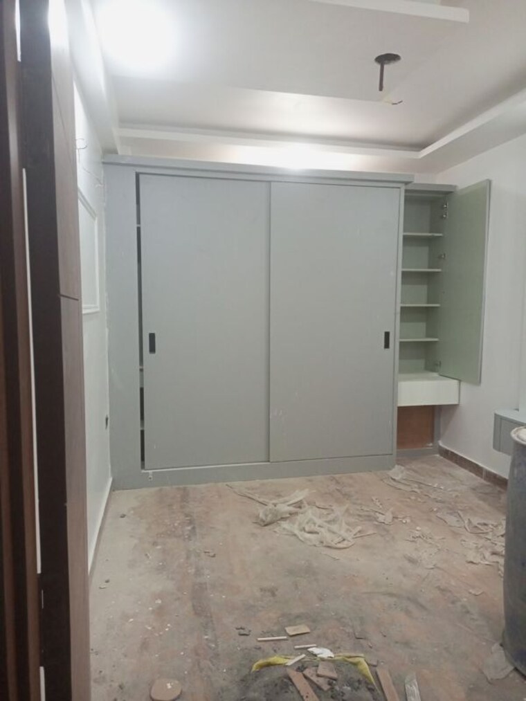 Room, sector 73 3 Bedroom 1350 Sq.Ft. Builder Floor In Sector 73 Noida 9948656