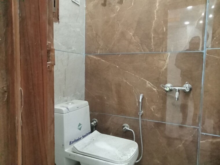 Bathroom, mahavir enclave 1 2 Bedroom 520 Sq.Ft. Builder Floor In Mahavir Enclave 1 Delhi 9948770