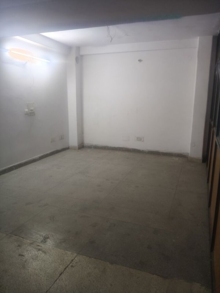 Room, bhogal Commercial Office Space in IT/SEZ 1200 Sq.Ft. In Bhogal Delhi 9948787